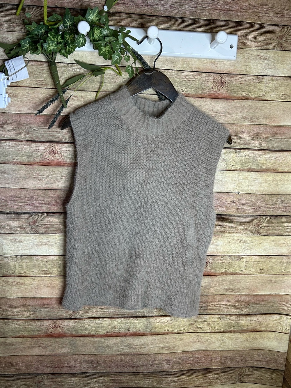 Old Navy Tan Ribbed Knit Mock Neck Sweater Vest Women’s Size Medium